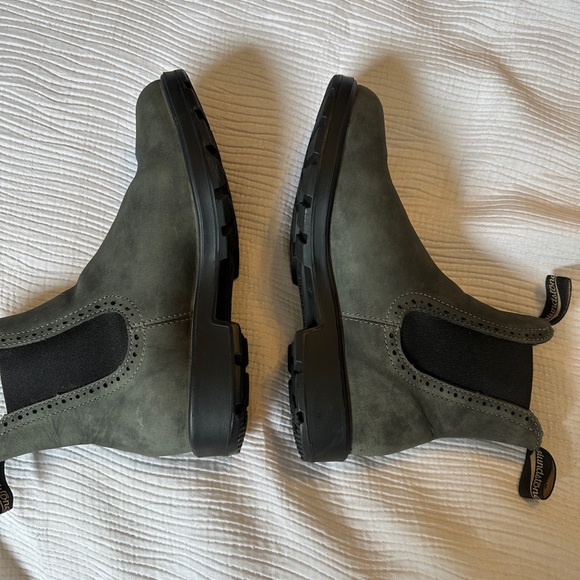 Blundstone Dark Gray Chelsea Boots - Picture 4 of 6